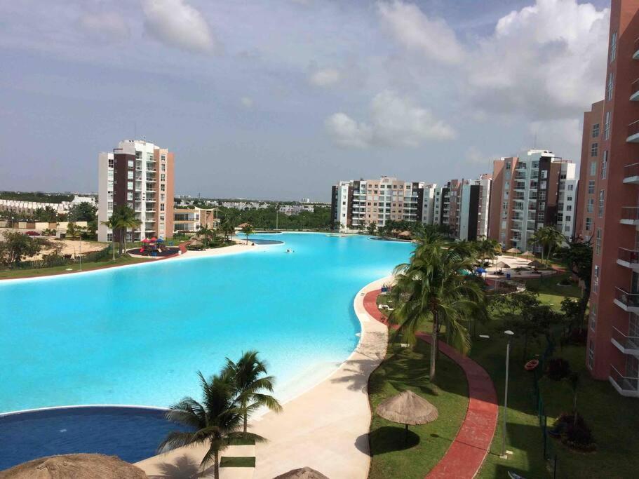 Increible Laguna Artificial Y 7 Albercas Apartamento Cancún