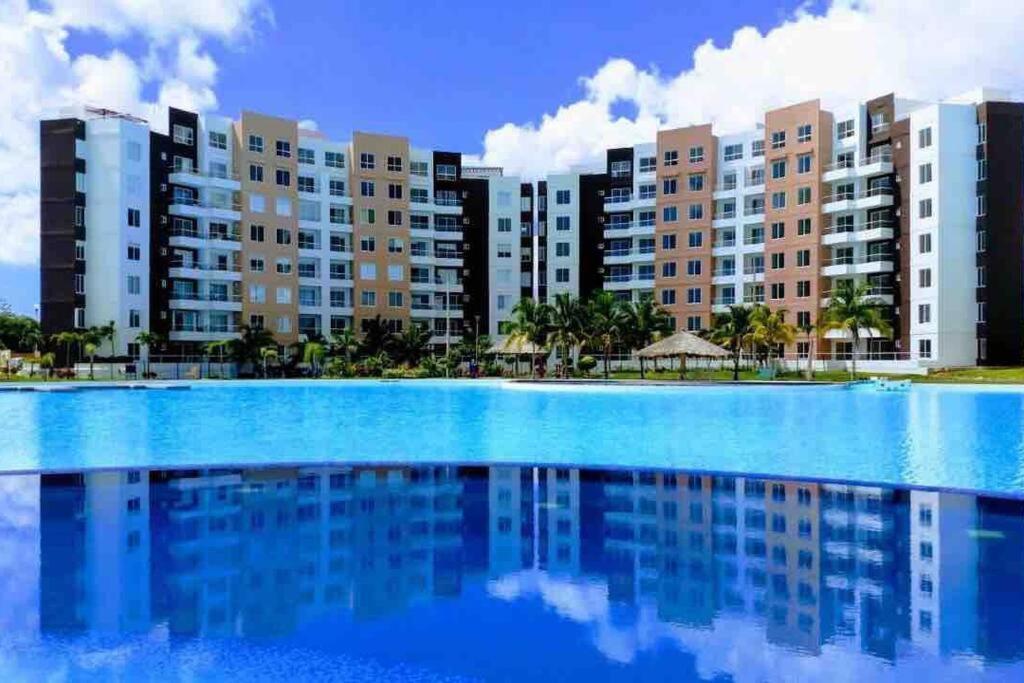 Increible Laguna Artificial Y 7 Albercas Cancún