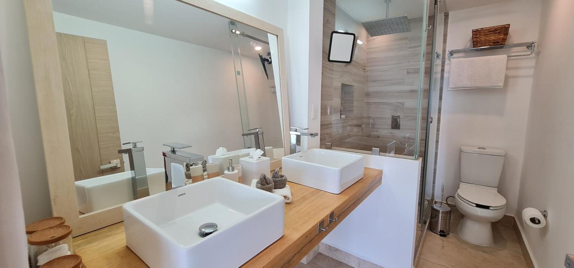 Cascadas, Spacious With Workspace, Pool & Fast Wi-fi Сasa de vacaciones Cancún