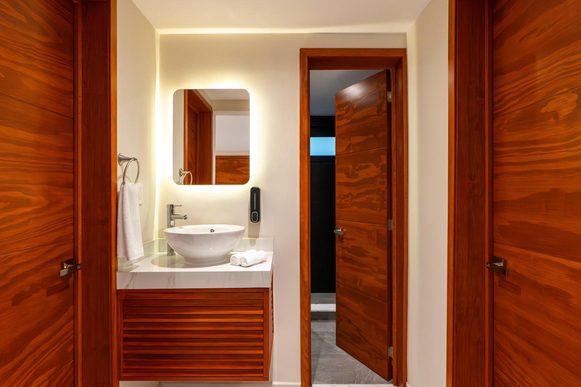28 Hotel 3*