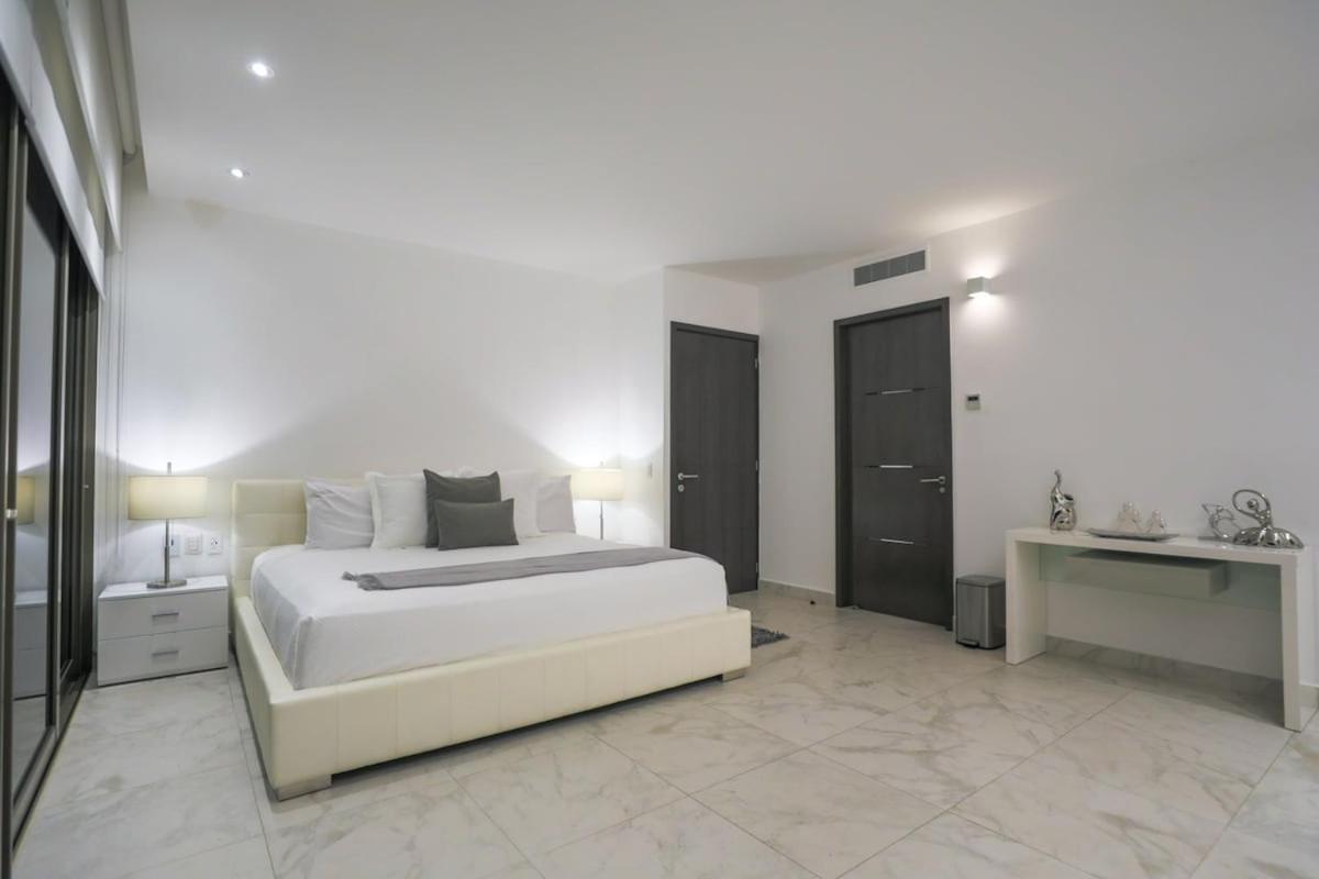 Luxury 3br Apt, Wifi 1gb, Laundry, Pools, Gym *