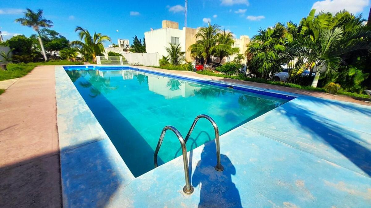 Casa En Privada Con Alberca * Cancún