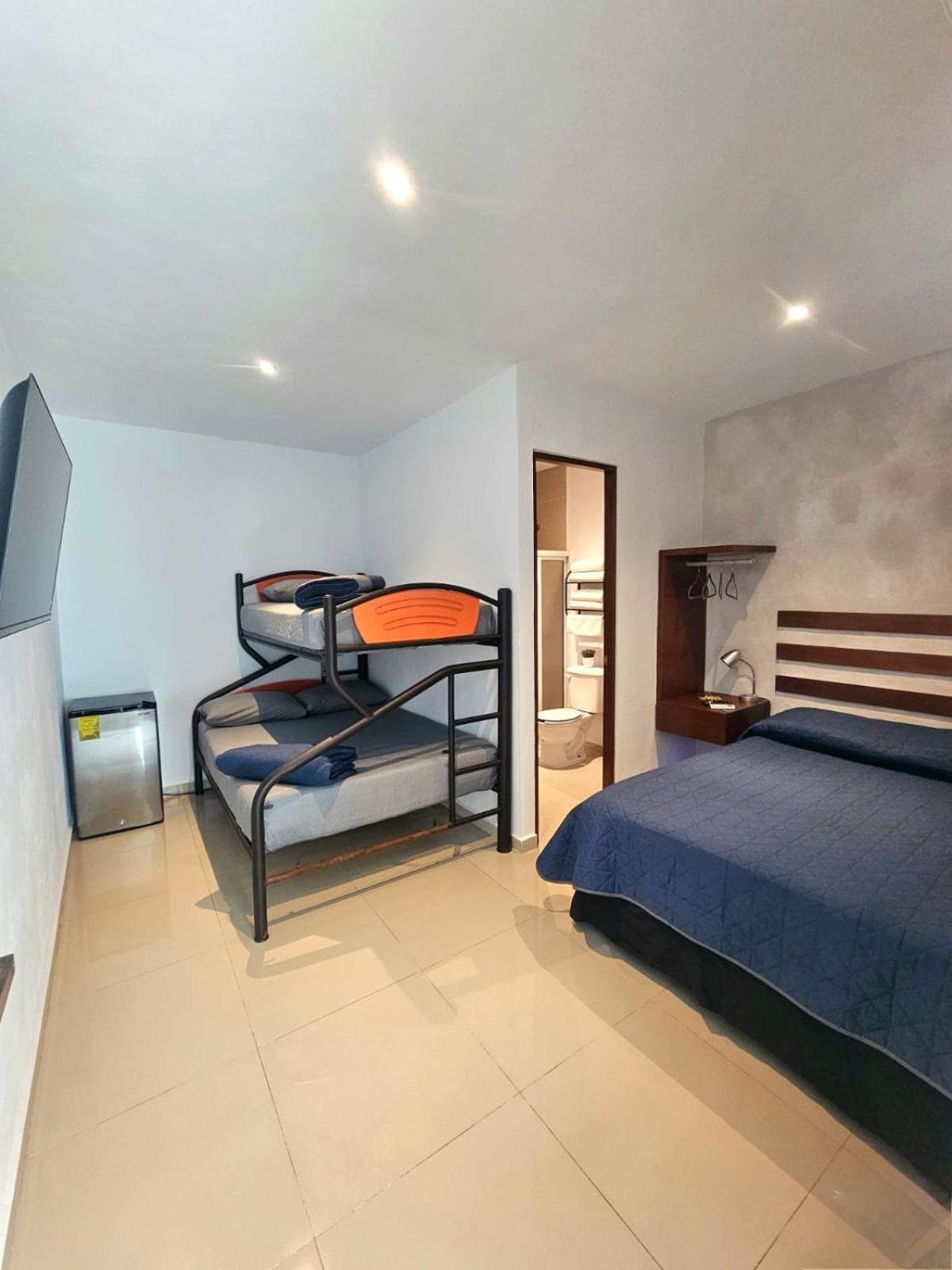 Leo Hotel *