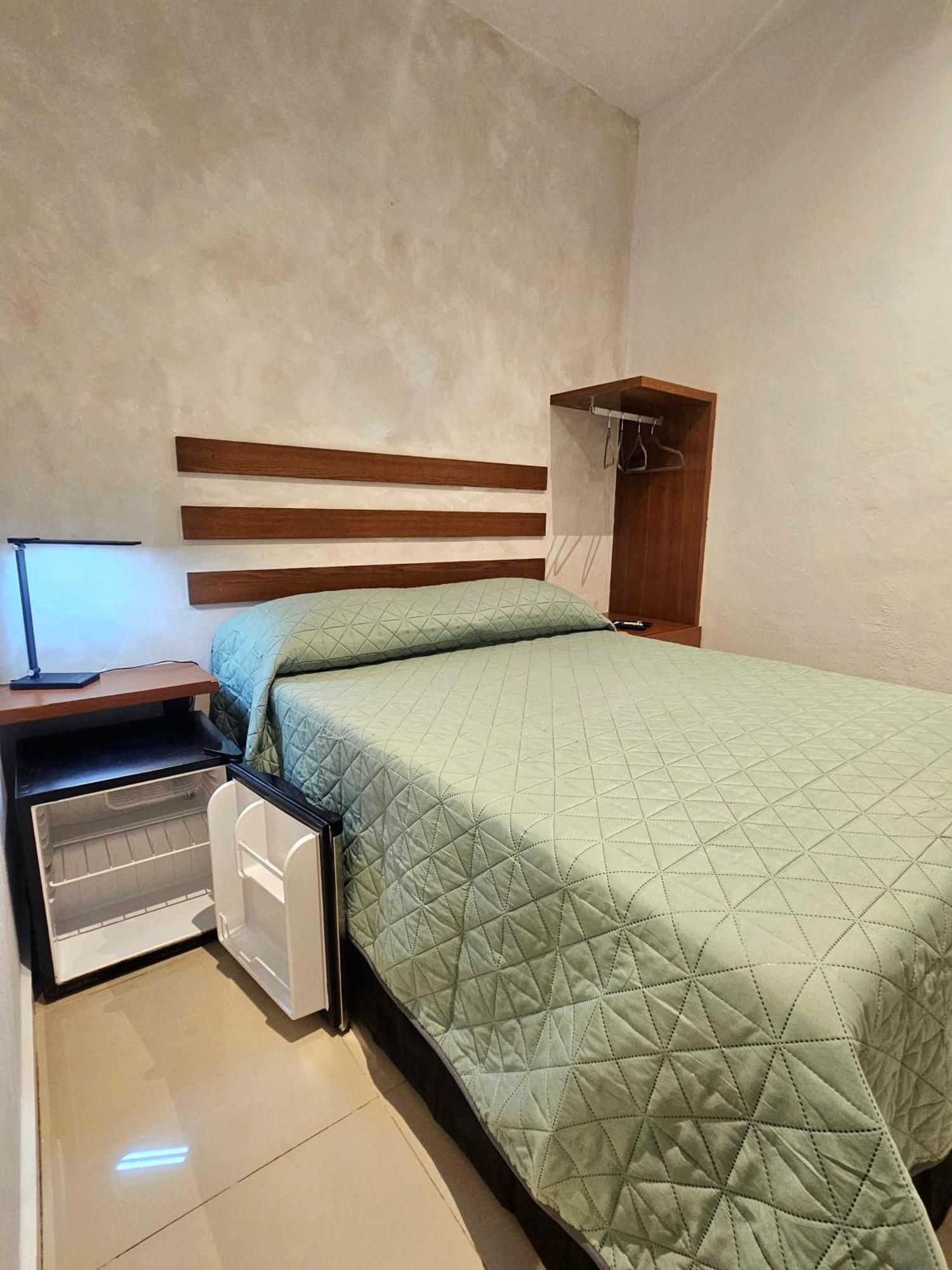 Leo Hotel