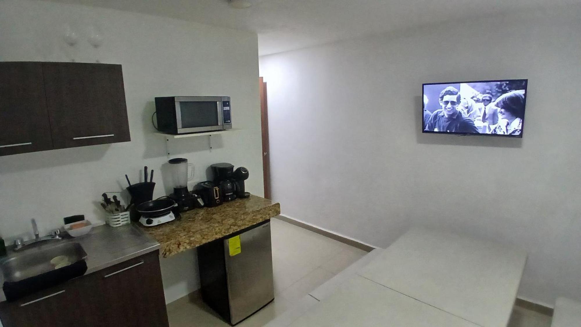 Leo Hotel Cancun
